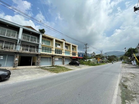 Commercial Building on the main road  For Sale in Lipanoi Koh Samui Surat Thani Thailand Townhouse for Sale