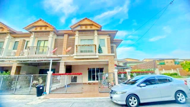 ทาวน์โฮม 2 ชั้น 3 นอน 3 น้ำแม็คโคร โลตัส  ไทวัสดุ นครอินทร์ 2 กม.  ตลาดพระราม 5 800 ม.วัดเฉลิมพระเกียรติ 36 ตร.ว.หลังริมติดสวน