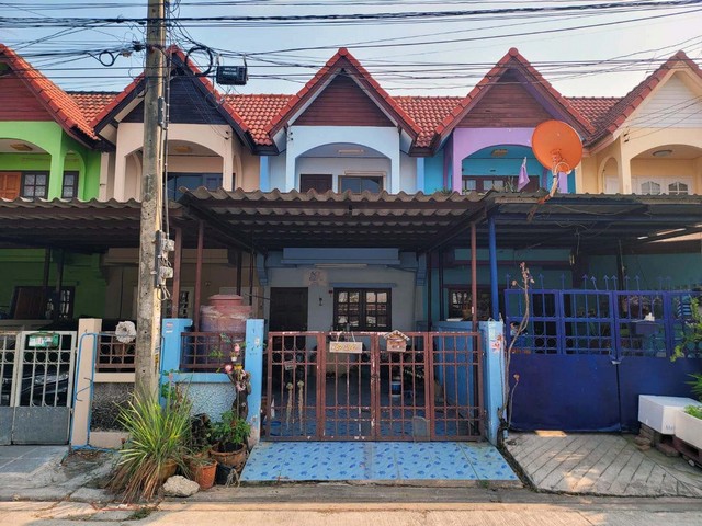 ขาย ทาวน์เฮ้าส์ วโรชา 7 บางบ่อ  ห่างจาก  ตลาดเสริมสุข บางบ่อ 5.20 กม.