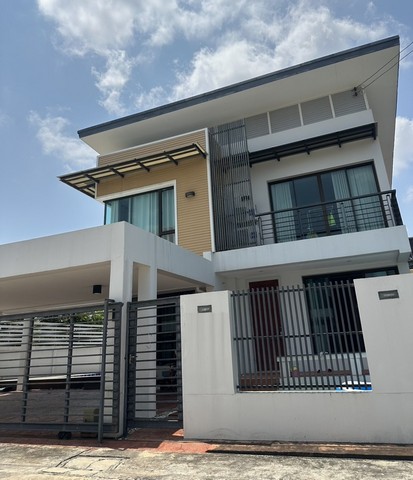  ให้เช่าพูล วิลล่า หมู่บ้าน the implace บางบอน 3 ซอย 3 ขนาด 4 ห้องนอน 5 ห้องน้ำ 1 ห้องแม่บ้าน พร้อมห้องน้ำ
