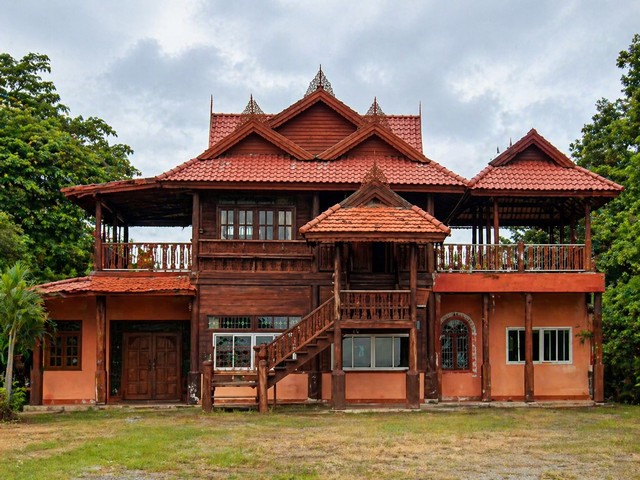 บ้านทรงไทยริมบึง 2 ไร่ วิวหลักล้าน โฉนดพร้อมโอน ที่ชัยภูมิ