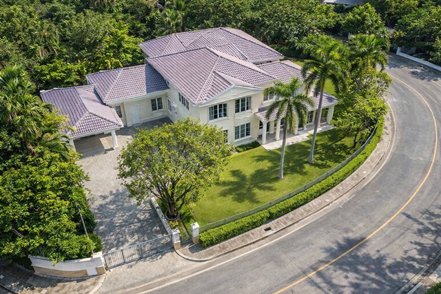  พร้อมสระว่ายน้ำ ตลาดถนอมมิตร บิ๊กซี สุขาภิบาล5 152ตร.วา  MRTรามอินทรา ก.ม.6 1.95กม. วัชรพล ให้เช่า คฤหาสน์ 2ชั้น 2หลัง 6นอน 4น้ำ