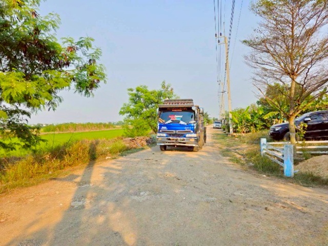 ใกล้ตลาดสามวา 600 ม. รูปแปลงยาวสวย 600 ตร.ว. 2400 ตร.ม.ถ.คลองเก้า 820ม. ถ.ไมตรีจิต สามวาตะวันออก ที่ดินให้เช่า  ทางเข้า กว้าง 7 ม. คลองสามวา