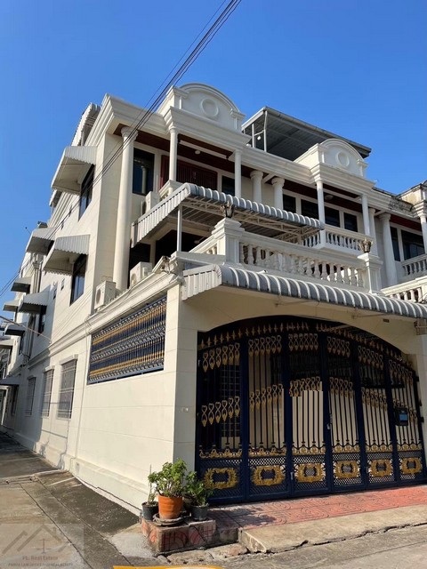 ให้เช่าทาวน์โฮม 3 ชั้นหลังมุม 4 ห้องนอน ซอยนนทรี 5 ใกล้สำนักงานเขตยานนาวา โลตัสพระราม3