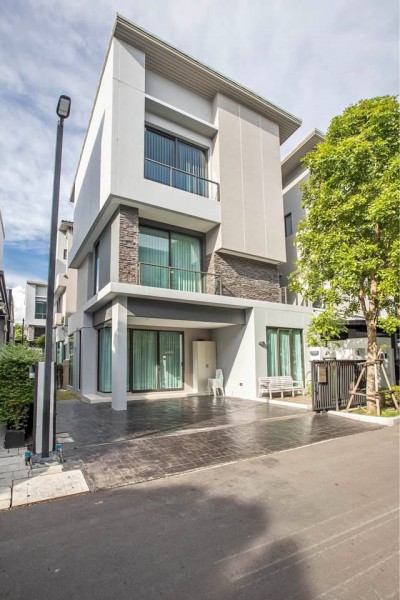 Central EastVille Chic Republicรามอินทรา เอกมัย-เกษตร สุคนธสวัสดิ์  ให้เช่าบ้านเดี่ยว 3ชั้น 4นอน 4น้ำใกล้ Crystal Design Center500ม.
