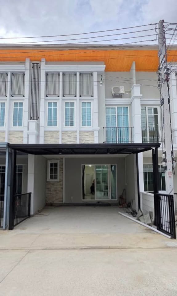ให้เช่าทาวโฮม ใกล้ฟิวเจอร์พาร์ครังสิต ใกล้ ม.กรุงเทพ, ม.ธรรมศาสตร์ รังสิต ติดถนนวิภาวดี-รังสิต  โกลเด้นทาวน์ วิภาวดี-รังสิต ข้างโรงกษาปณ์