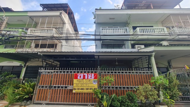 ขาย/เช่า อาคารพาณิชย์ 3 ชั้น อ่อนนุช 59/1 หมู่บ้านชมเดือน3  สภาพพร้อมอยู่ ทำเลดี ใกล้กับแหล่งอำนวยความสะดวก