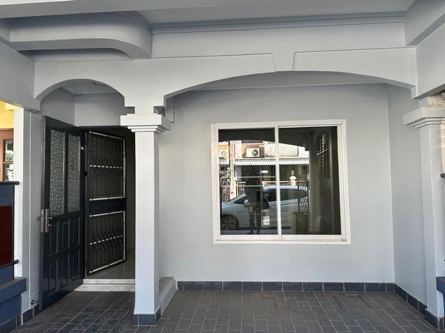 ให้เช่าทาวน์เฮ้าส์ 2 ชั้น 20 ตร.ว. ซอยรัชดา 36 (ซอยเสือใหญ่) ใกล้ ม.ราชภัฏจันทรเกษม