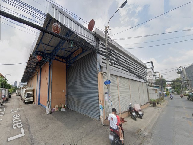 ให้เช่าโกดังพร้อมที่ดินแปลงหัวมุม 309 ตรว. ประมาณ 1,200 ตรม. ลาดพร้าว 41 หน้าปากซอยมีรถไฟฟ้า สถานีภาวนา