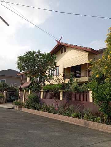 ขายบ้านเดี่ยว หมู่บ้านสินธนา กรีนวิลล์ นวมินทร์ 50 ขนาด 132 ตร.ว. บ้านครึ่งตึกครึ่งไม้ พร้อมสระว่ายน้ำ ราคา 22,000,000 บาท