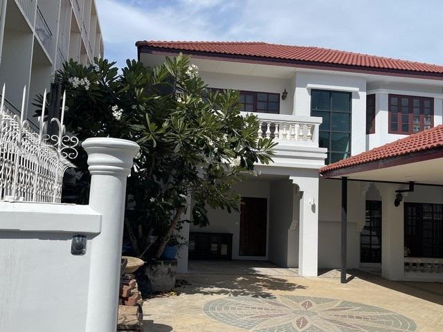 ให้เช่าบ้านเดี่ยว 2 ชั้น 90 ตรว. ขตดุสิต ถนนพระรามที่ 5 ซอยราชวิถี 32 รีโนเวทใหม่ทั้งหลัง ใกล้สำนักงานเขตดุสิต เหมาะอยู่อาศัย