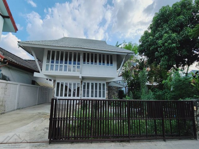 ให้เช่าบ้าน 2 หลังเชื่อมกัน 97 ตรว. 4 ห้องนอน รีโนเวทเสร็จใหม่ บ้านทรงสวย เนื้อที่กว้าง นวมินทร์ 40 