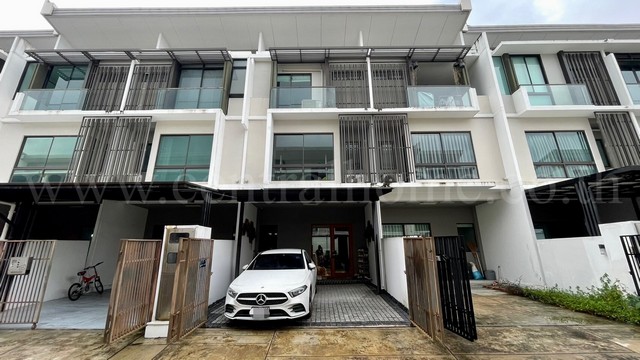 ลดราคา ทาวน์โฮม 3 ชั้น เดอะ แลนด์มาร์ค เอกมัย - รามอินทรา ต่อเติมแล้ว พร้อมเฟอร์