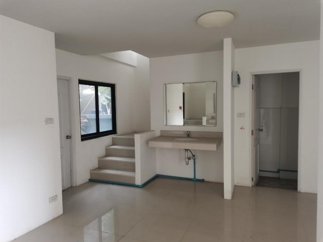 ขาย อาคารพาณิชย์  อำเภอหัวหิน ประจวบคีรีขันธ์  ห่างจาก แม็คโคร ฟู้ดเซอร์วิส หัวหิน 750 m.