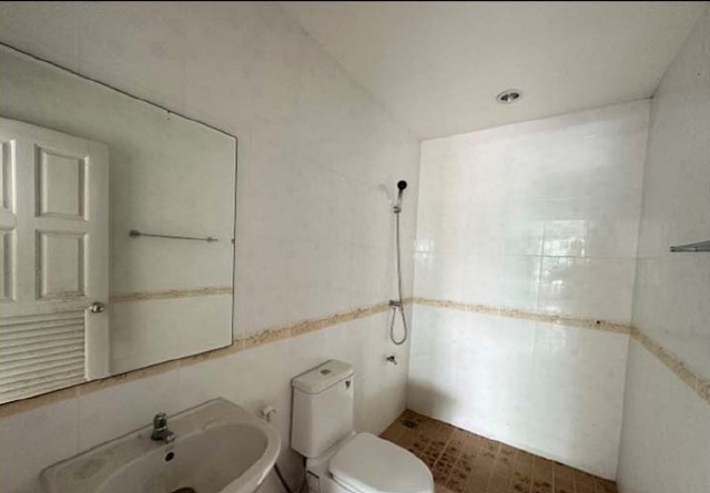 ขาย อาคารพาณิชย์  อำเภอหัวหิน ประจวบคีรีขันธ์  ห่างจาก แม็คโคร ฟู้ดเซอร์วิส หัวหิน 1.1 km.	