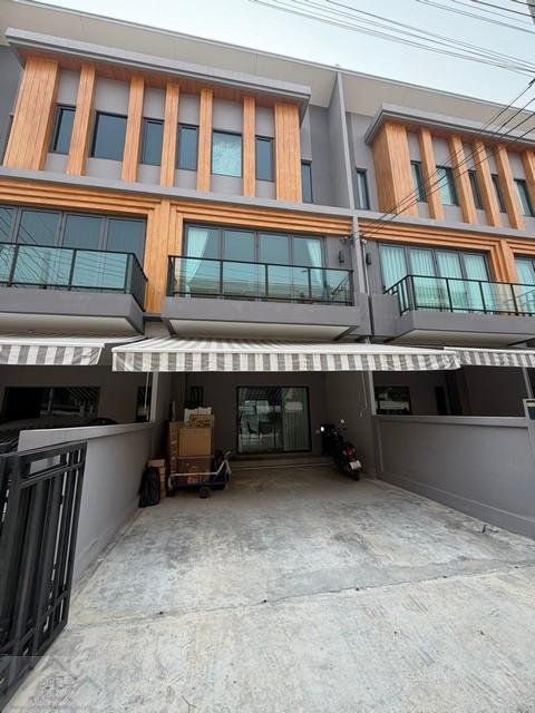 HR 9839 ให้เช่าพรีเมียมทาวน์โฮม 3 ชั้น EIGEN พระราม9 ถนนเฉลิมพระเกียรติ ร.9 ซอย 89 ทำเลดี ใกล้เมือง ใกล้ทางด่วน ใกล้รถไฟฟ้า