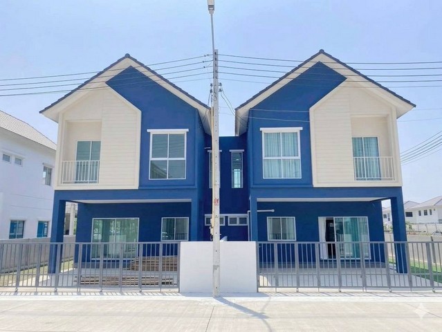 ขายบ้านแฝด 2 ชั้น ขนาด4นอน บ้านใหม่มือ1 บ้านโครงการ ซอยห้วยกะปิ ใกล้เซ็นทรัลชลบุรี ตลาดนัดจตุจักรชลบุรี เมืองชลบุรี ชลบุรี