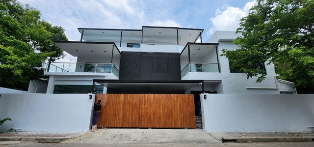 ให้เช่า Home office หรู 3 ชั้น 600 ตรม. สุขุมวิท71 ปรีดีพนมยงค์26 ใกล้ทางด่วน ใกล้ BTS พระโขนง