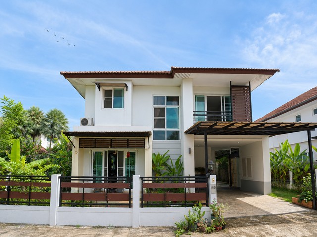 ราคาหลุด ปล่อยเช่าง่าย  บ้านเดี่ยว The Urbana 1 เดินไป โรงเรียนนานาชาติได้เลย  ติดถนนซุปเปอร์ไฮเวย์ใกล้สนามบิน