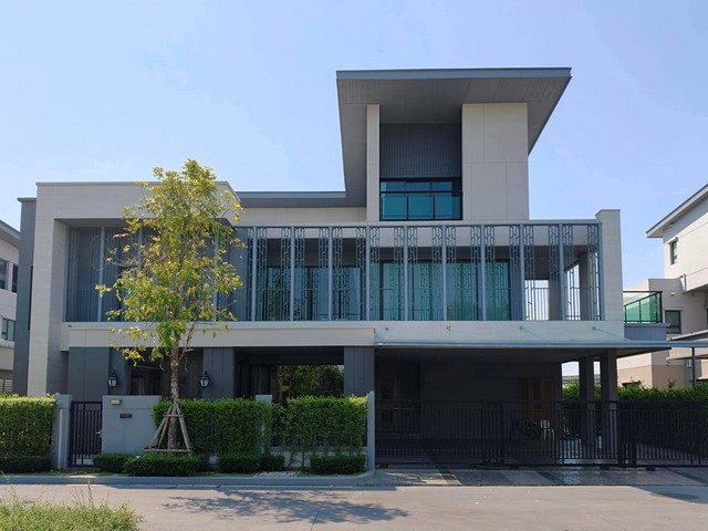 ขายบ้านเดี่ยวสุดหรู 3 ชั้น 129 ตรว. 7 ห้องนอน Grand บางกอก บูเลอวาร์ด อีสต์ พระราม 9 ถนนกาญจนาภิเษก ตัดกับถนนศรีนครินทร์ – ร่มเกล้า