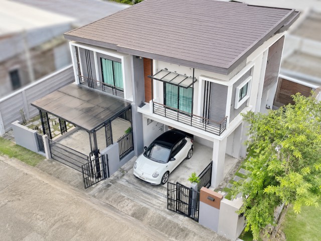 รังสิตให้เช่าบ้านเดี่ยว2ชั้น4นอน2น้ำใกล้มหาวิทยาลัยกรุงเทพ ศูนย์รังสิต 1 กม.50ตร.ว.167ตร.ม.เหมาะสำหรับครอบครัวที่ต้องการบ้านในทำเลรังสิต