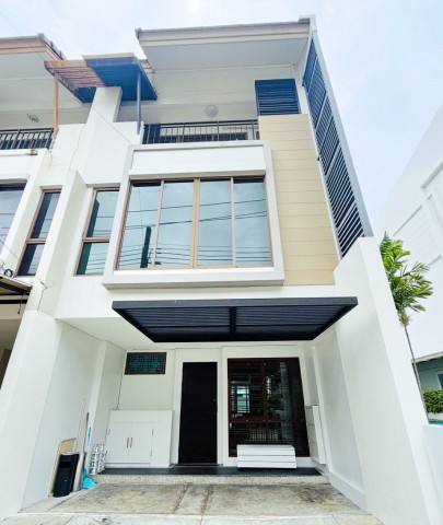 260925vitsbkoln ให้เช่า ทาวน์เฮ้าส์ รีเจ้นท์โฮม สุขุมวิท97/1 24 ตร.ว BTS บางจาก 700 ม. สุขุมวิท อ่อนนุช ทาวน์โฮม 3 ชั้นหลังมุม 3 นอน 4 น้ำ