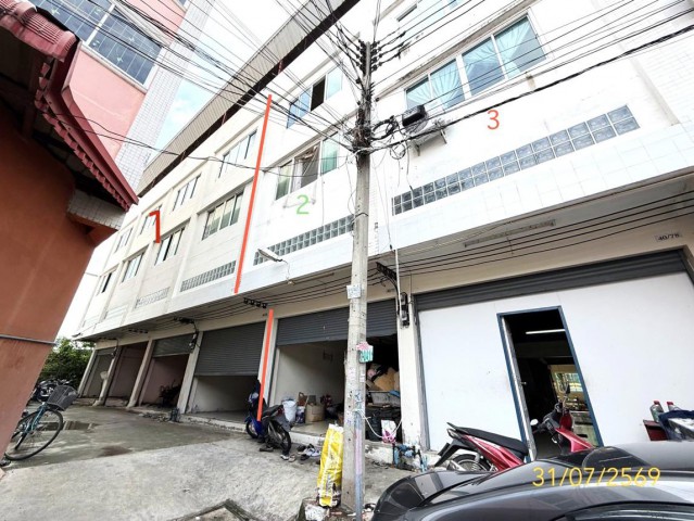 ขายอาคารพาณิชย์ปทุมธานี 3 ชั้น มีชั้นลอยและดาดฟ้า  โครงการ ตลาดพรธิสาร (คลอง 10)