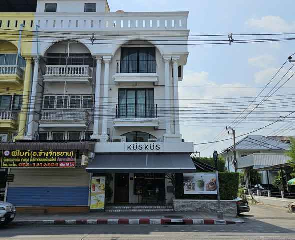 ขายอาคารพาณิชย์ ลาดพร้าววังหิน ซอย 45 ขนาด 56 ตร.ว พื้นที่ใช้สอย 870 ตร.ม. หลังมุม รีโนเวทใหม่ เหมาะทำธุรกิจ ราคา 28,000,000 บาท