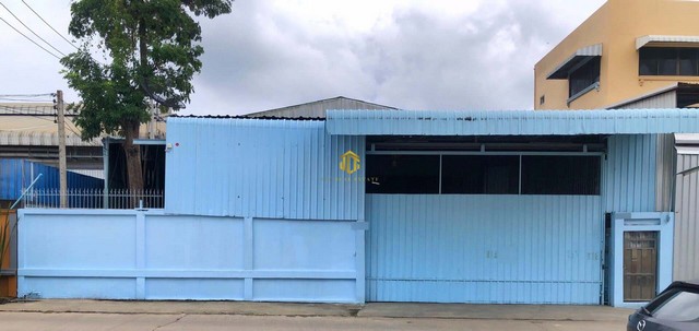 ขายโกดังพร้อมผู้เช่า เนื้อที่ทั้งหมด 318 ตารางวา หนองเพรางาย ไทรน้อย นนทบุรี