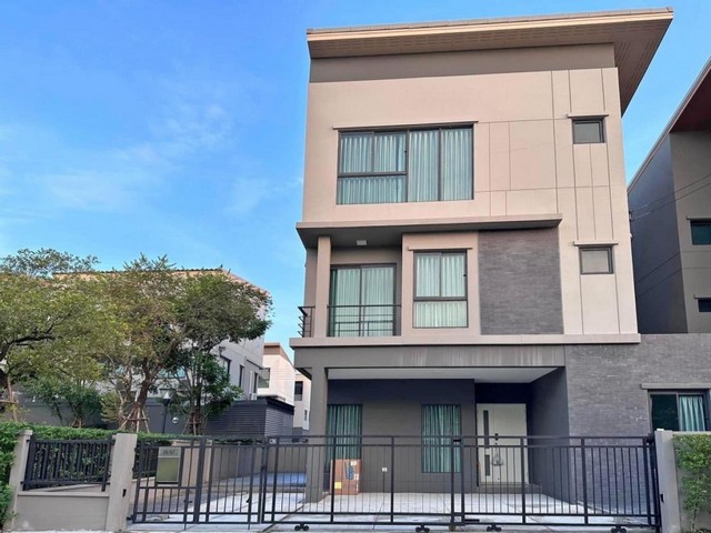 ให้เช่าบ้านแฝด 3 ชั้นหลังใหญ่ 4 ห้องนอน บ้านกลางเมือง รามอินทรา 83 สเตชั่น ติดสวน ใกล้รถไฟฟ้าสายสีชมพู หลังมุม วิวสวน พร้อมอยู่ 