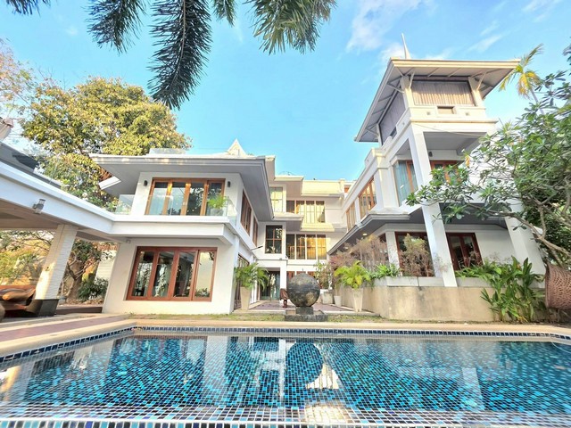 ขาย/ให้เช่าบ้านติดชายหาดวงค์อมาตย์ เนื้อที่เกือบ 1ไร่ พร้อมเข้าอยู่ บ้านพักตากอากาศ ใกล้ปราสาทสัจธรรม พัทยาเหนือ นาเกลือ บางละมุง ชลบุรี