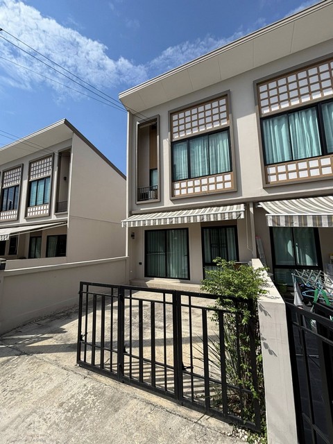 ให้เช่าทาวน์โฮม 2 ชั้น สไตล์โมเดิร์น 3 ห้องนอน เรซิโอ โฮม รามอินทรา-จตุโชติ Reseo Home Ramintra-Chatuchot หลังมุม เป็นส่วนตัว ใกล้ทางด่วน