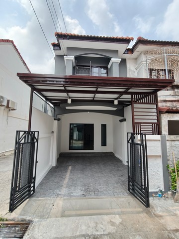 ขายทาวน์เฮ้าส์ รีโนเวทใหม่ หลังริม  พร้อมอยู่ ทำเลบ้านกล้วย-ไทรน้อย ราคาพิเศษ 1.39 ลบ.