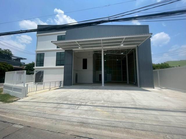 BR 1769 ให้เช่าโกดัง พร้อมออฟฟิศ 112 ตร.วา 600 ตร.ม.3 ห้องนอน 6 ห้องน้ำ จอดรถได้ 9 คัน บางรักน้อย ติดถนนรัตนาธิเบศร์