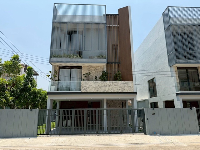 BS1052 ขายบ้านเดี่ยวหรู PREECHA รามคำแหง–กรุงเทพกรีฑา บ้านใหม่สไตล์ Modern Luxury ใกล้พระราม 9 และสนามบินสุวรรณภูมิ พร้อมลิฟต์ส่วนตัว