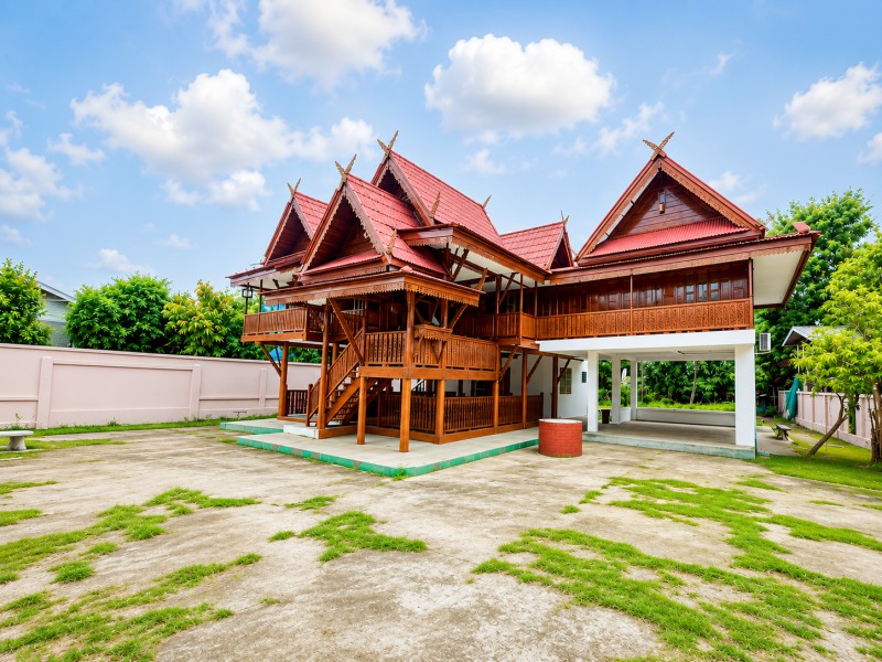 เชียงใหม่ ดอยสะเก็ด  บ้านทรงไทยล้านนา 3 นอน 3 น้ำ ใกล้ รร.บ้านป่าขุย 700 ม.บรรยากาศรีสอร์ตส่วนตัว ใกล้เทศบาลตำบลสันปูเลย 900 ม.