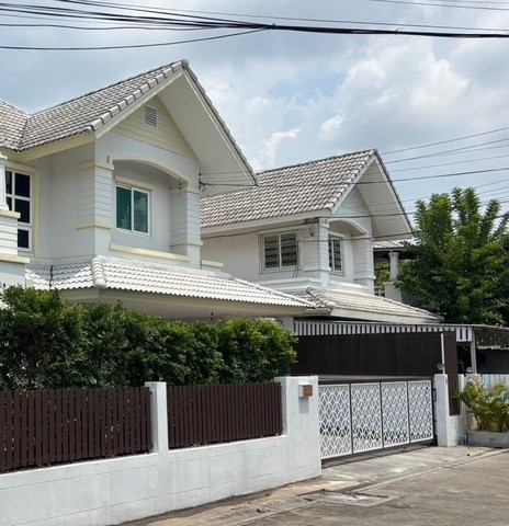  ให้เช่าบ้านเดี่ยวหลังมุม บ้านสวนราชา (รามอินทรา) 4 ห้องนอน 3 ห้องน้ำ  สวนรอบบ้าน เฟอร์นิเจอร์ครบ พร้อมเข้าอยู่