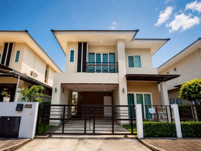 ขายเพียง 3.69 ล้าน #ดิเออบาน่า5 #สารภี #ติดถนนวงแหวนรอบ2 ใกล้โรงเรียนชั้นนำหลายแห่ง เดินทางเข้าเมืองสะดวก ไม่อนุญาตให้เลี้ยงสัตว์