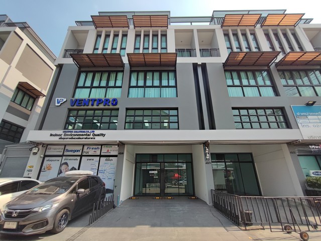 Town Home Office ใหม่ หรู 3.5 ชั้น บวกชั้นลอย 4 นอน 3 น้ำ ลาดพร้าว ใจกลางเมือง ใกล้รถไฟฟ้าสีเหลือง 