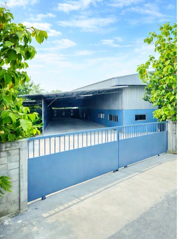 วัดป่ายุบบุญญาราม 900 ม  บ้านบึง Stand Alone โกดังให้เช่า 1,800 ตร.ม.  2ไร่ หรือ 800ตร.ว.  PTT Station หนองไผ่แก้ว 2.7 กม.