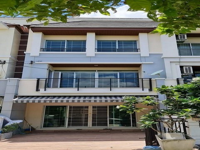 ให้เช่าทาวน์โฮม 3 ชั้น ย่านศรีนครินทร์ สวนหลวง หมู่บ้านกลางเมือง ศรีนครินทร์ 24 (อ่อนนุช–พัฒนาการ)