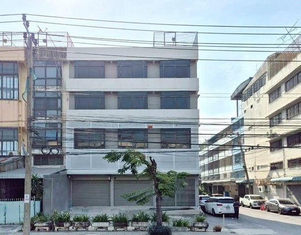 อาคาร 4 ชั้น 3 คูหา พื้นที่ใช้สอยภายใน รวม 800 ตร.ม.ติดริมถนนเอกชัย