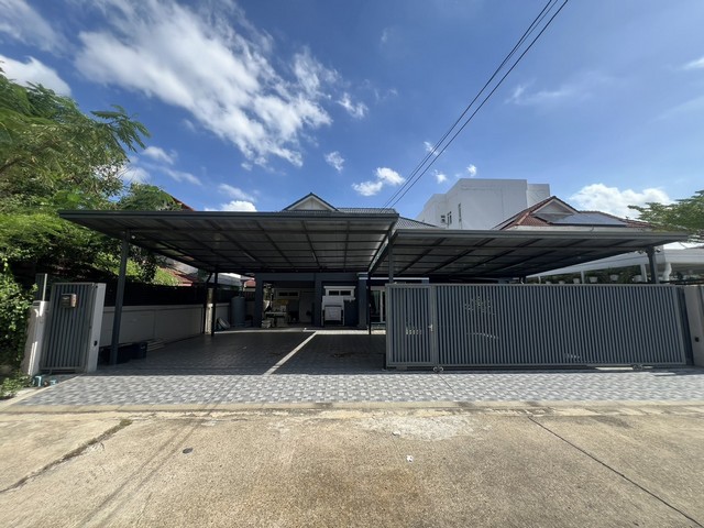 ขาย บ้านเดี่ยว หมู่บ้านมณียา 3 ขนาด 80 ตร.วา พื้นที่ใช้สอย 250 ตร.ม. 4 นอน 3 น้ำ รีโนเวทใหม่ พื้นที่กว้าง พร้อมที่จอดรถ 4 คัน 7,500,000 บาท