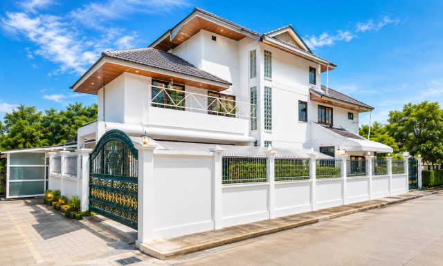 ห้วยขวาง 5นอน รัชดา18 MRT สุทธิสาร 700 ม.ให้เช่าบ้านเดี่ยว 3 ชั้น 100ตร.วา. 450ตร.ม. 4 น้ำ