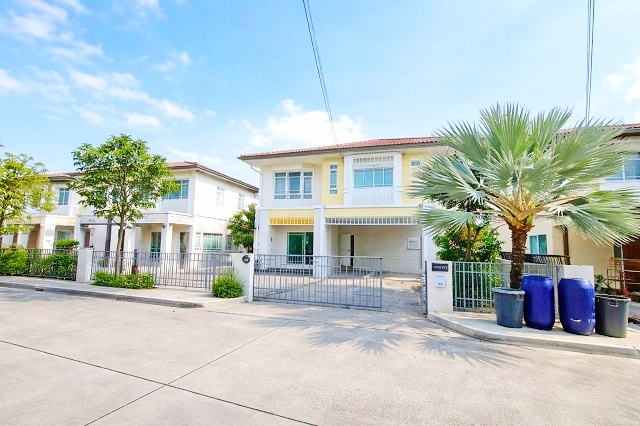 โรงเรียนสาธิตพัฒนา 700ม. ซาฟารีเวิลด์ 900ม. คฤหาสน์ บ้านเดี่ยวให้เช่า 3นอน 3น้ำ. 70 ตร.ว.  280 ตร.ม. 2ชั้น เฟอร์นิเจอร์ครบ 5แอร์ทั้งหลัง 