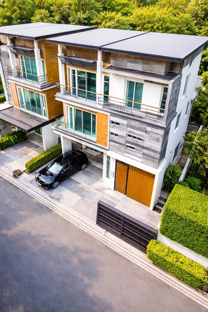 บ้านหรู 3 ชั้น ตกแต่งสวย 4นอน 6น้ำ เซ็นทรัลลาดพร้าว  ยูเนี่ยนมอลล์ 1.2 กม.  57ตร.วา 230ตร.ม.พร้อมสระว่ายน้ำพรีเมียม  BTS ห้าแยกลาดพร้าว