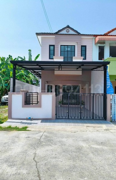 ขายทาวน์เฮ้าส์ 2 ชั้น เคซี รามอินทรา 8 ไทยรามัญ หลังมุม รีโนเวทใหม่ พร้อมอยู่ เนื้อที่ 26 ตรว 3นอน 2น้ำ 