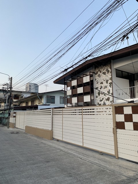 ให้เช่าบ้านเดี่ยว 2 ชั้น 100 ตรว. 5 ห้องนอน สุขุมวิท 64 บางจาก ใกล้ BTS ปุณณวิถี 600 เมตร 