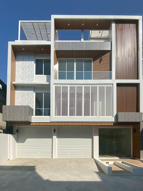 ให้เช่าโฮมออฟฟิศ 4 ชั้น 900 ตรม. อ่อนนุช 70-1 เดินทางสะดวก ใกล้รถไฟฟ้าศรีนุช 