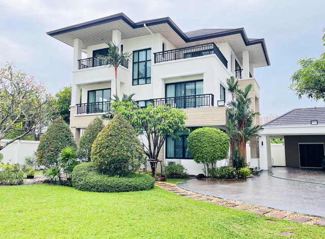 ให้เช่าบ้านเดี่ยว3ชั้นหลังใหญ่ซ.รัชดา32 มี4ห้องนอน4ห้องน้ำ พื้นที่450 ตรม.ที่จอดรถ 5-6 คัน